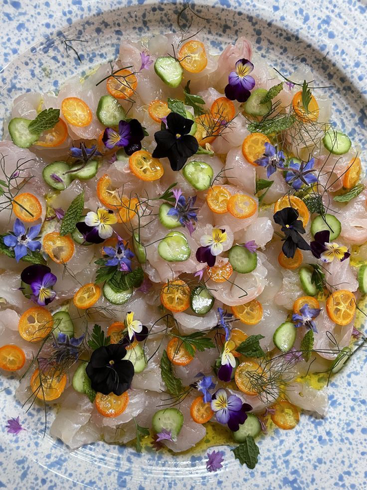 Scallops with ginger and clementine spicy crudo